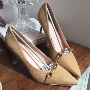 PiePieBuy women’s pointed toe pumps, animal skin office dress shoes. Size 8.5